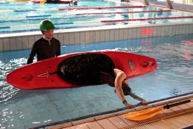 Kurs kajakarstwa górskiego w Krakowie – rozwijaj swoje umiejętności Kurs kajakarstwa górskiego w Krakowie – rozwijaj swoje umiejętności